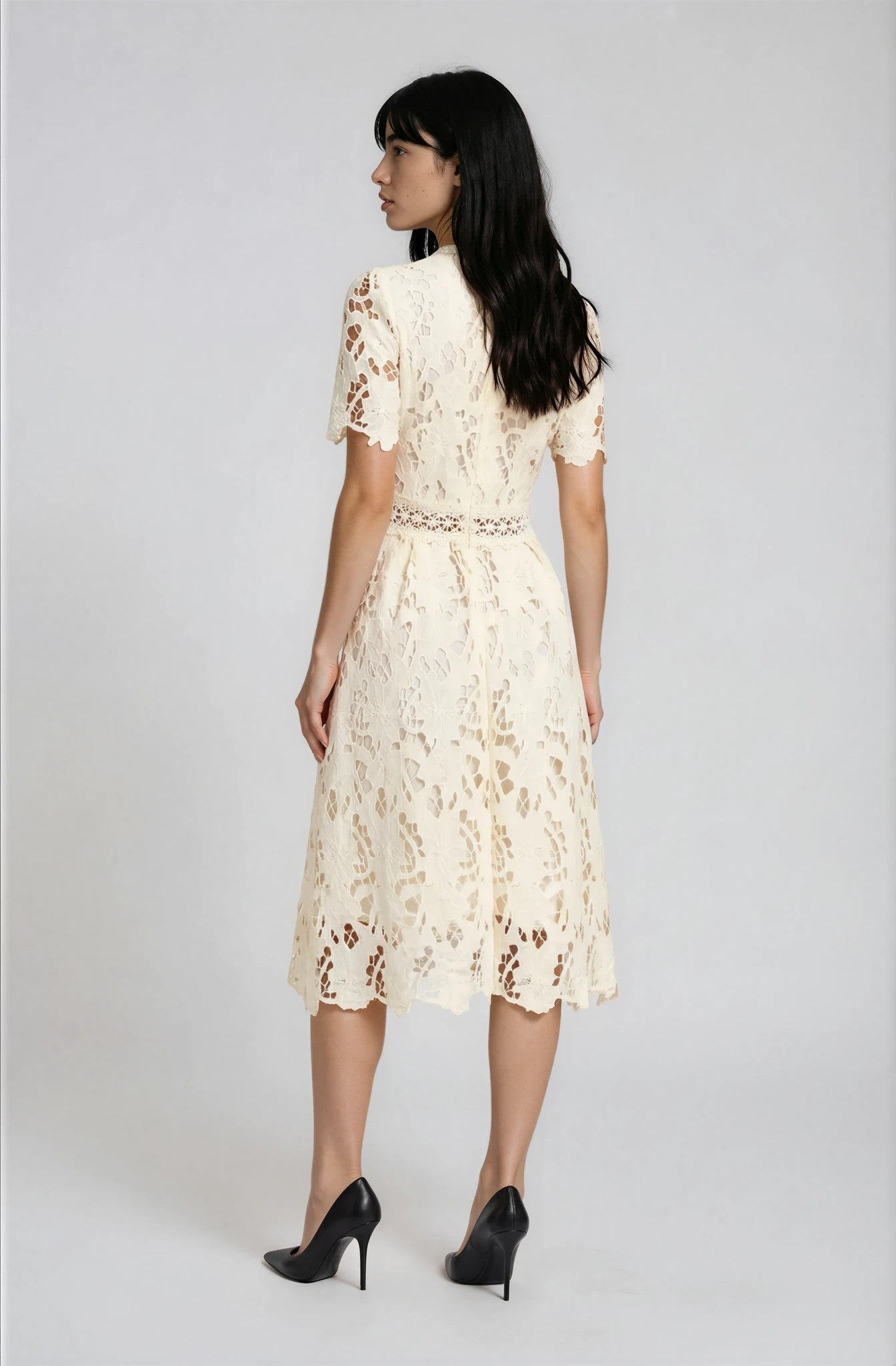 Vestido Midi Jonson de Encaje con Cut-Out en Tono Apricot