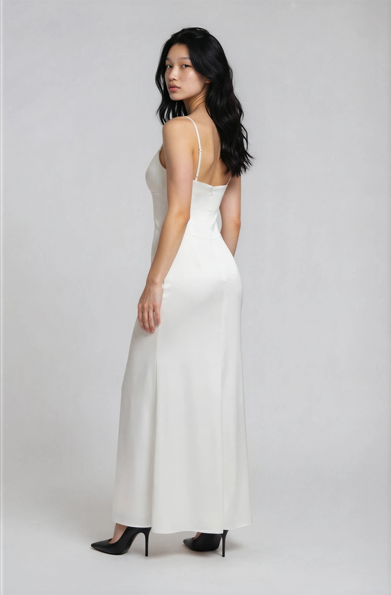 Vestido Maxi Elegante Sin Mangas con Volantes Florales Yvonne