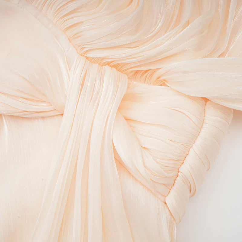 Vestido Mini Eugénie Elegante Plisado en Tono Neutral