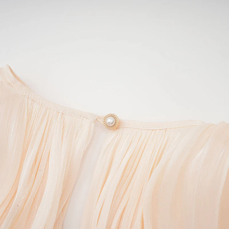 Vestido Mini Eugénie Elegante Plisado en Tono Neutral