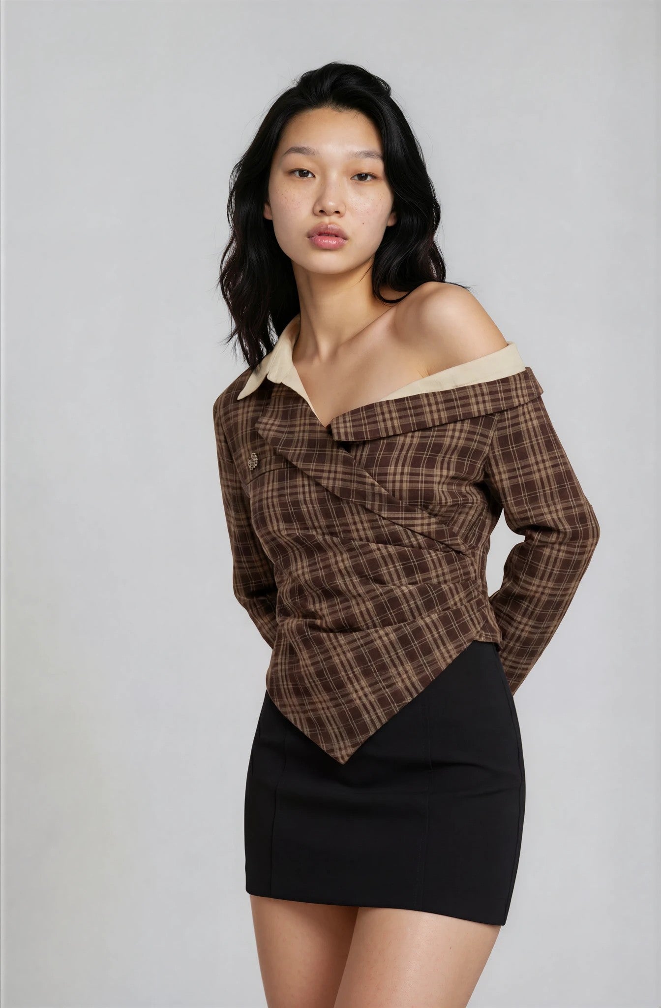 Darko Asymmetrisches Grid-Top in Braun