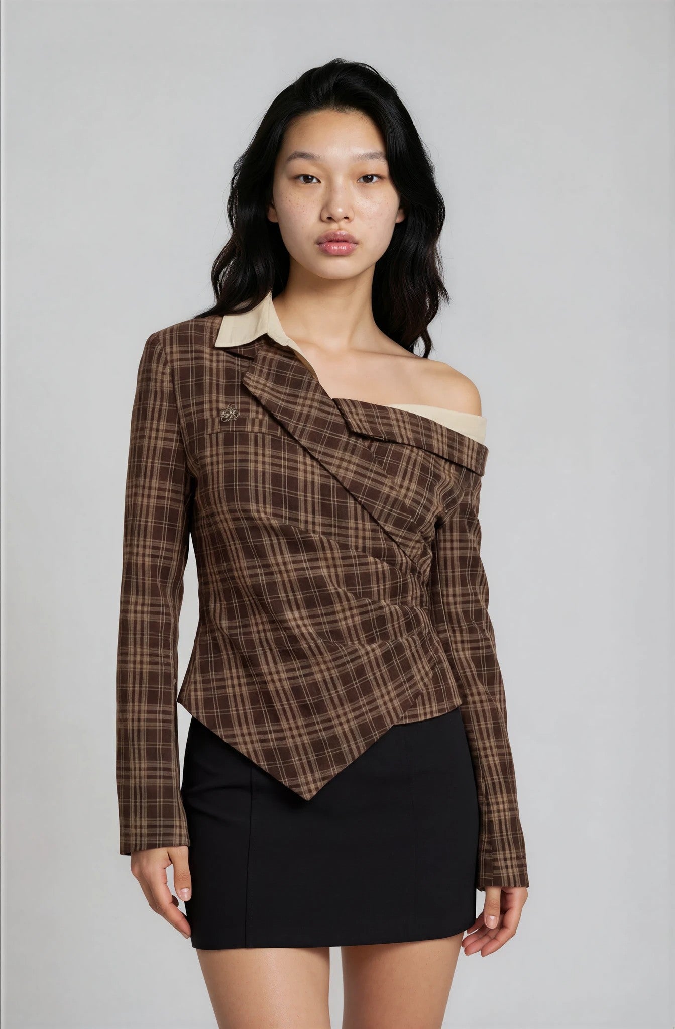 Darko Asymmetrisches Grid-Top in Braun